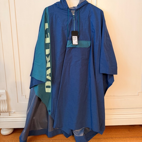 OAKLEY S/M Surf Changing Poncho Color Blue Size Small/ Medium - Picture 3 of 5